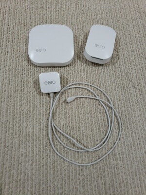 Eero B010001 2nd Gen Tri-Band Mesh Router. 3 Total Pieces. Excellent Condition.