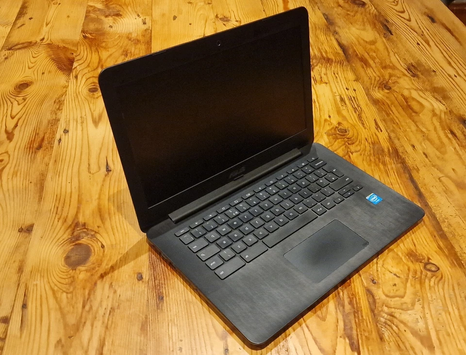 Asus C300M Chromebook 13.3" 32GB SSD 2GB Ram Webcam Chrome OS Laptop/Notebook - Image 2 of 3