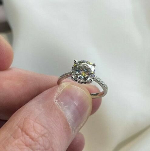 2 Carat Moissanite lab growm (8 mm) Engagement Ring 925 Sterling Silver - Picture 1 of 7