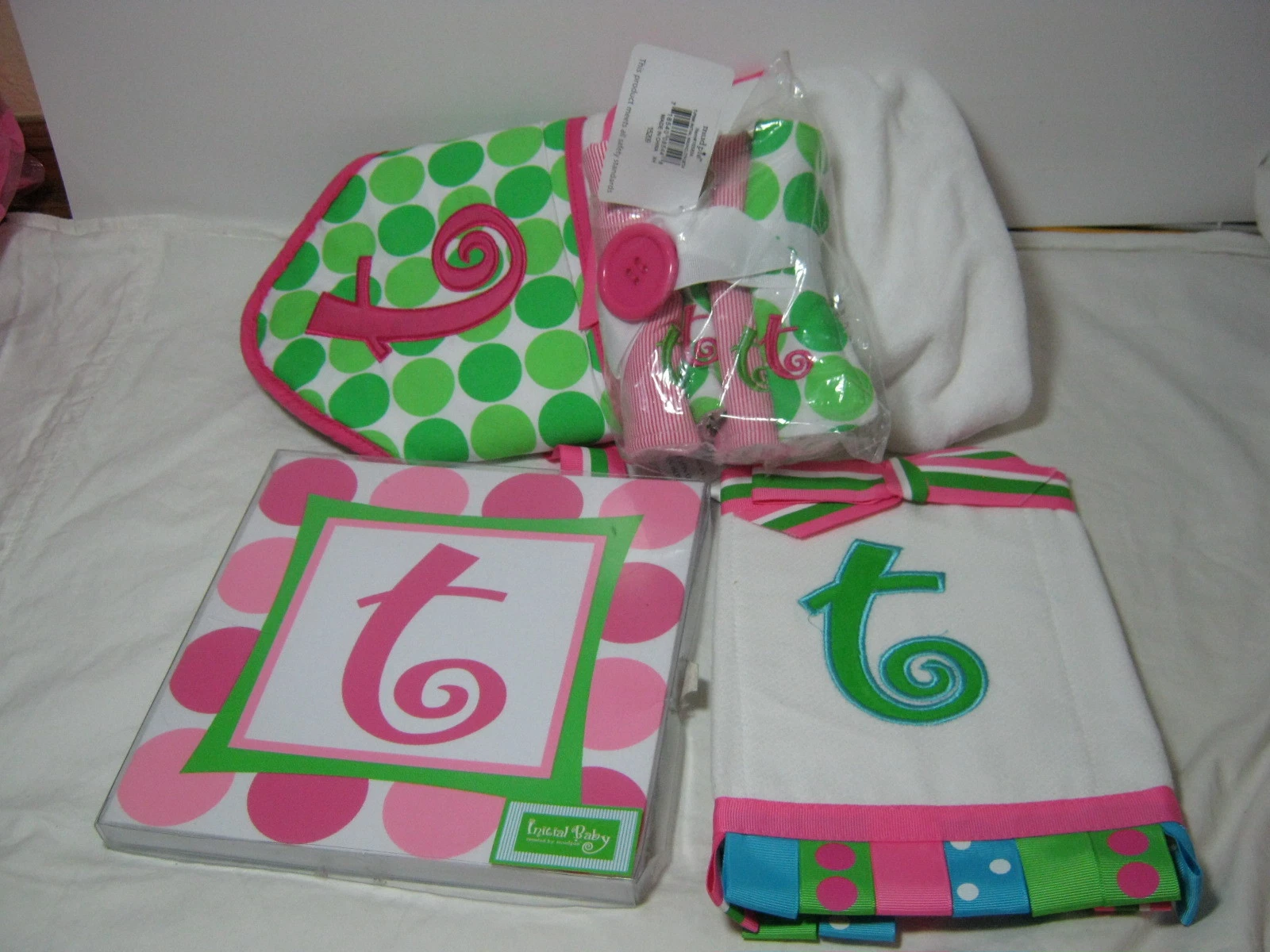 7 pcs MUDPIE INITIAL "T " Hooded Bath Towel Burp Cloth Wall Hanging Wash Clothes