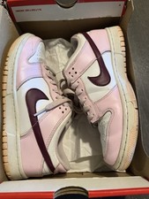 Size 6 GS - Nike Dunk Low Valentine's Day