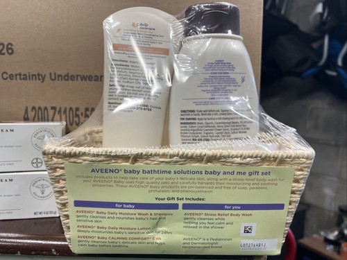 Aveeno Baby Daily Bathtime Solutions Gift Set With Moisture Lotion And Wash - Picture 3 of 3