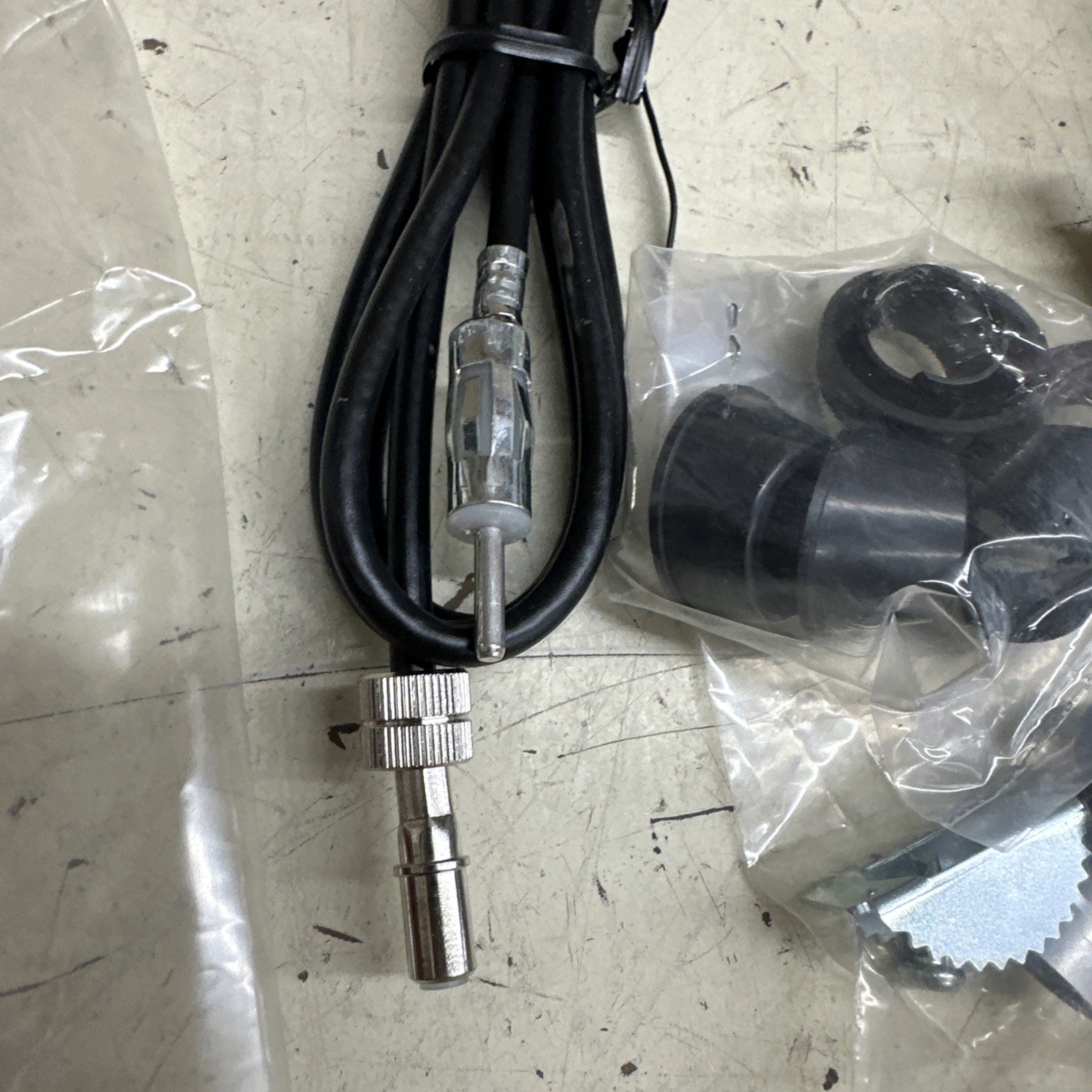 Maserati 980138132 Power Antenna Kit 2002-06 Maserati Spyder FIAMM UNIT NOS