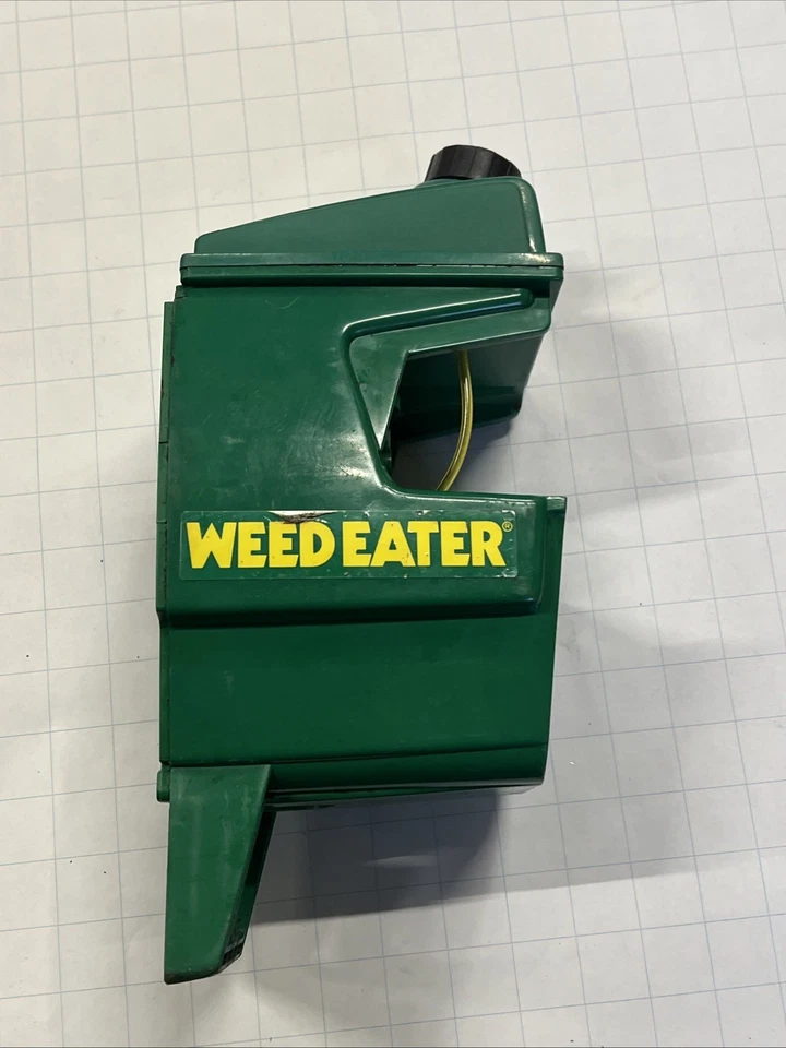 weed eater String trimmer model Xt 50 shroud and fuel tank Oem - Image 2 of 4