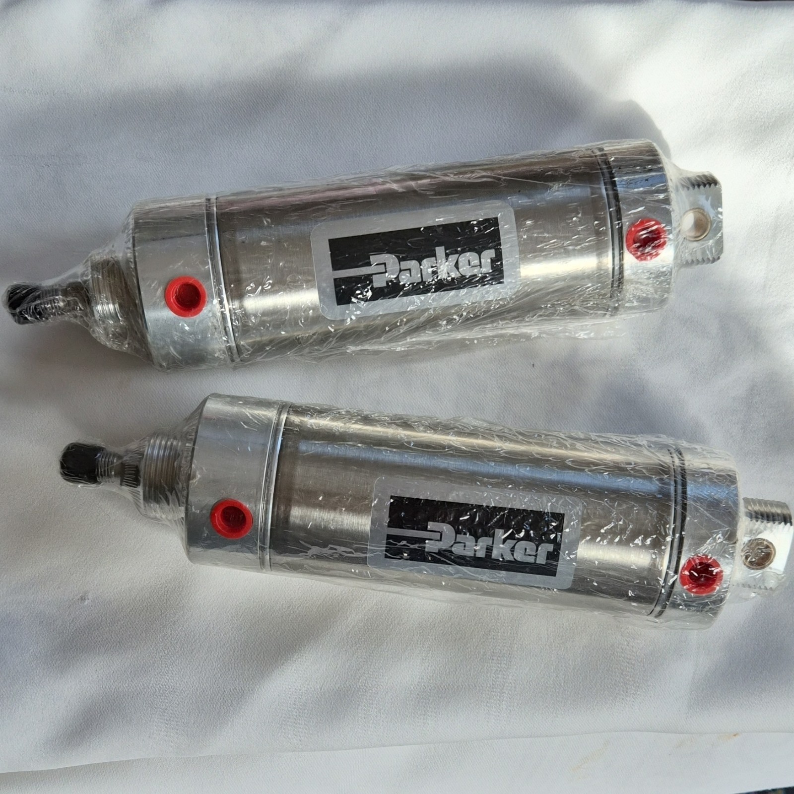 Parker 2.50DXPSRM04.00 Double-Acting Cylinder 2.50 Bore 4 Stroke 250 psi