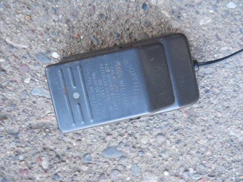 VINTAGE MERCURY ELECTRIC 704 SPEED CONTROL FOOT PEDAL SEWING MACHINE - Picture 2 of 3