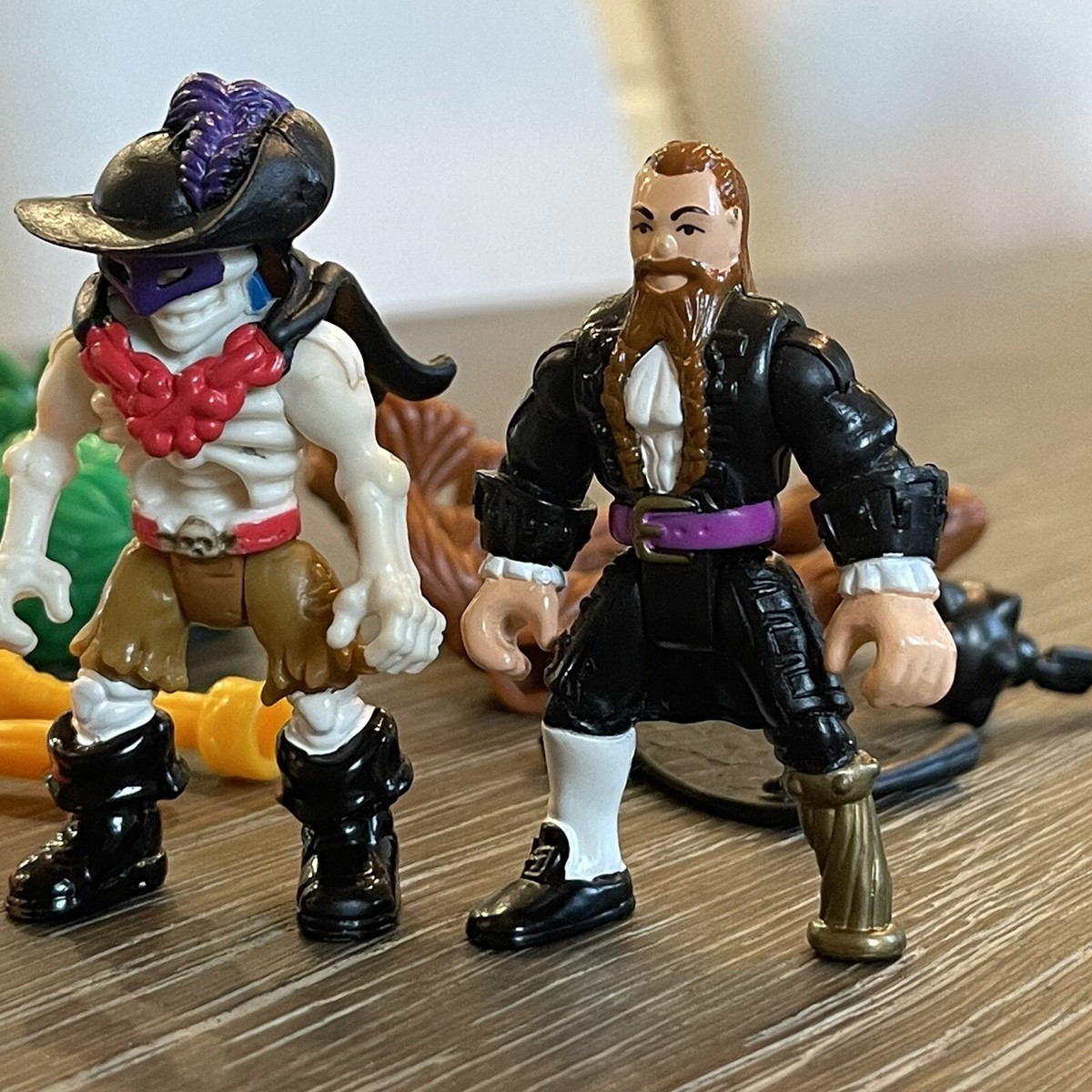 Imaginext C6998 B2495 Phantom Island Crew Skeleton Pirate