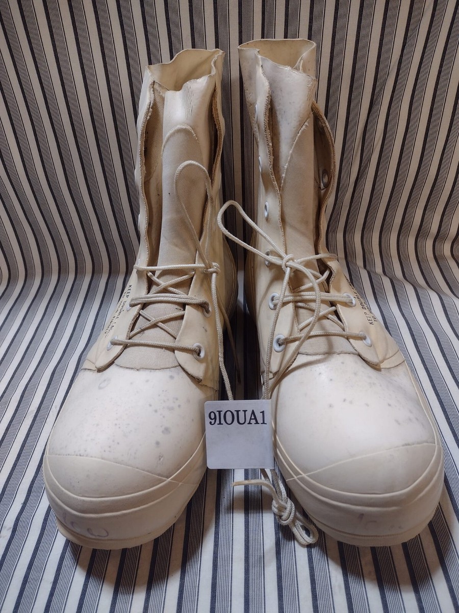 MICKEY MOUSE BUNNY BOOTS BATA 10 WIDE White NEW usually fits size 11 shoe