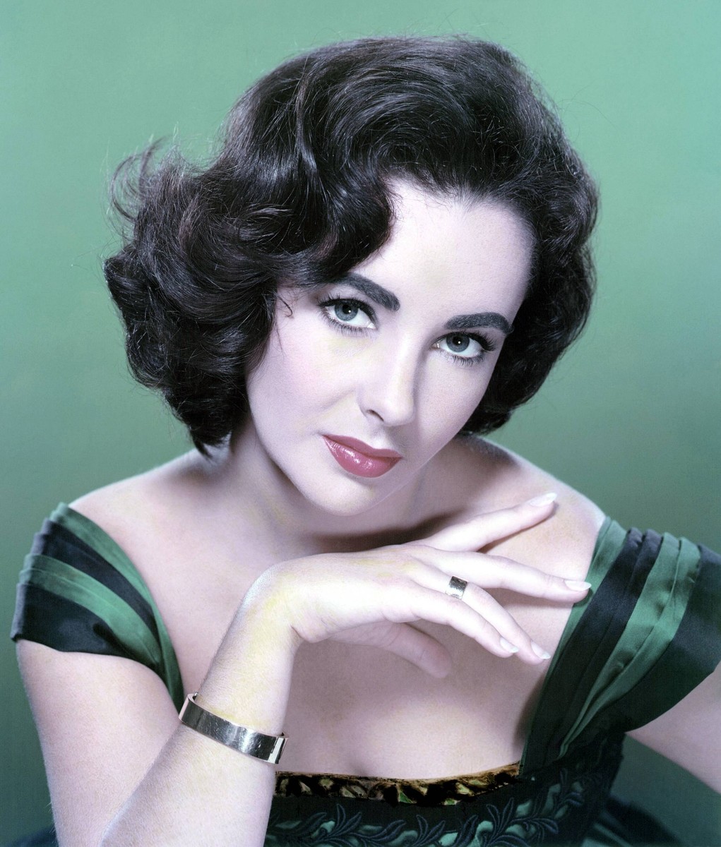 A Elizabeth Taylor Beautiful Green Dress Short Wavy Hair 8x10 Photo Print | eBay A Elizabeth Taylor Beautiful Green Dress Short Wavy Hair 8x10 Photo Print | eBay