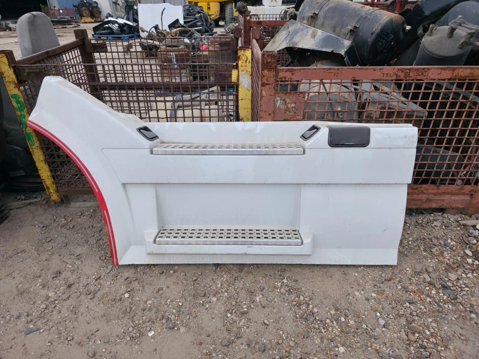 FALDA/CARENADO LATERAL VOLVO VNL cabina Foto 3 de 4