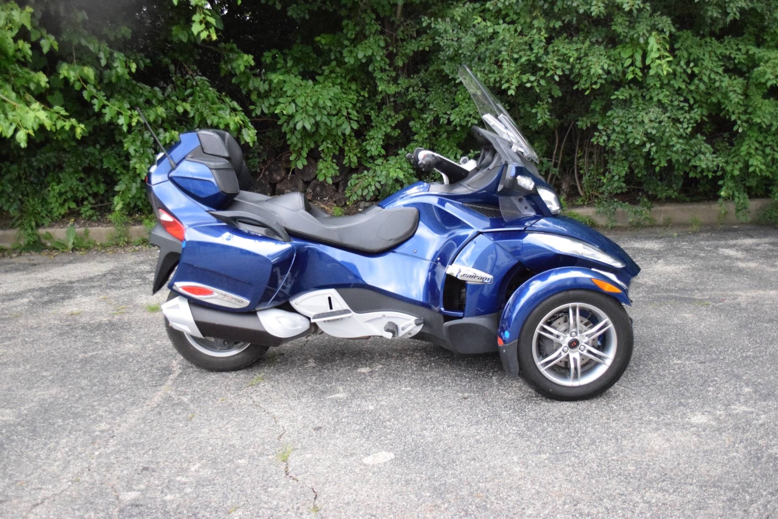 2011 Can-Am Spyder® RT Audio & Convenience SE5  2011 Can-Am Spyder® RT Audio & Convenience SE5