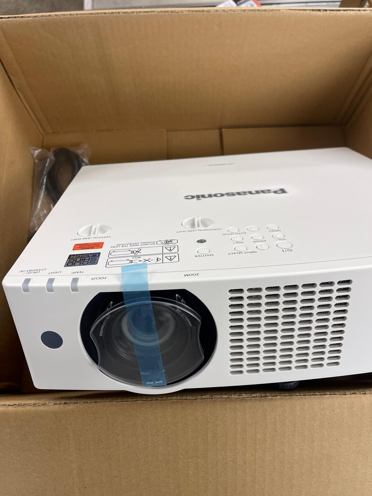 Panasonic PT-VMZ51S – Proiettore Laser Compatto Per Ufficio E Aula