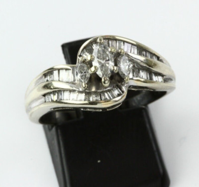 14K WEISSGOLD 1 KARAT TW 3 STEINE MARQUISE & BAGUETTE DIAMANT RINGGRÖSSE 8,75