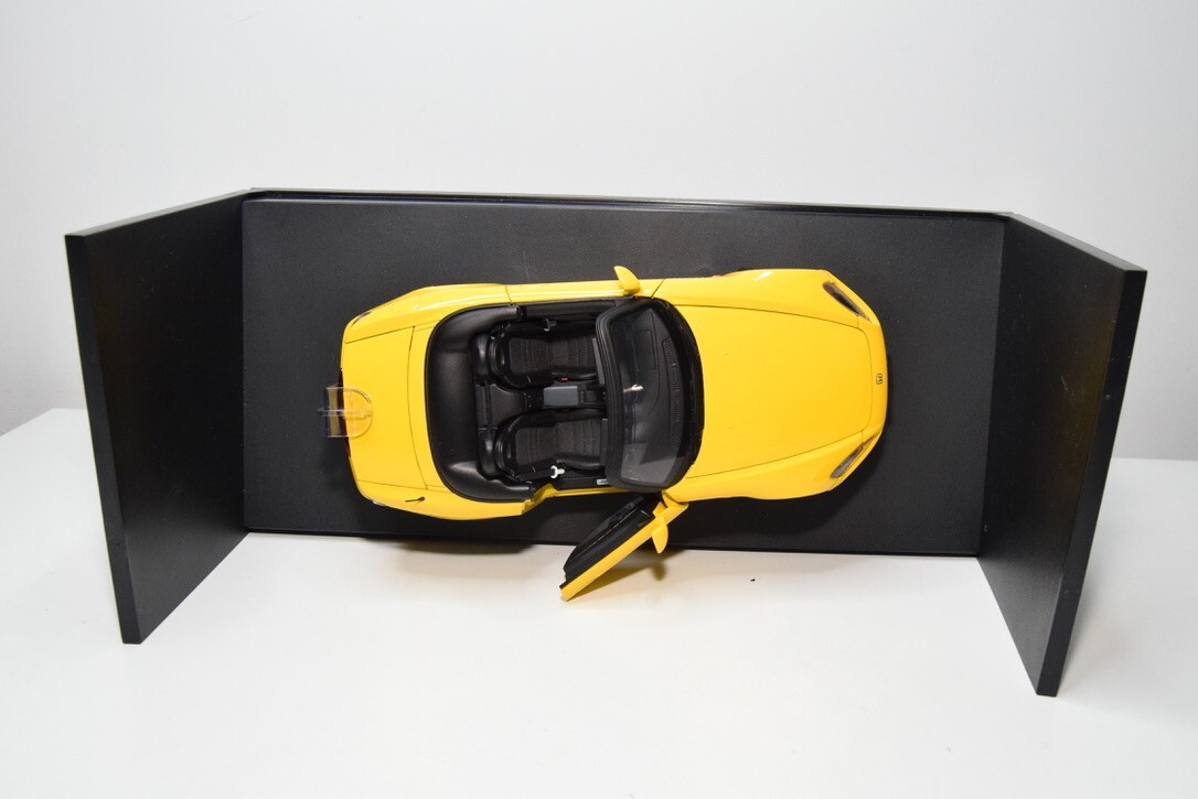 B50 1:18 AUTOART AUTO ART 73209 HONDA S2000 S 2000 RHD YELLOW MIB