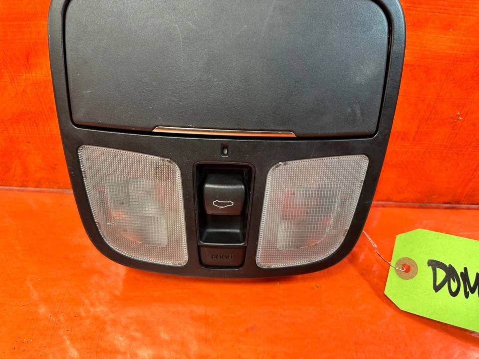 13-16 HYUNDAI GENESIS CUPÉ - MODELO DOMO LUZ SIN TECHO CORREDIZO - FABRICANTE DE EQUIPOS ORIGINALES OE #299 Foto 2 de 4