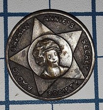 c1940 Little ORPHAN ANNIE Radio Secret Society Pinback Badge 1 Brass Membership