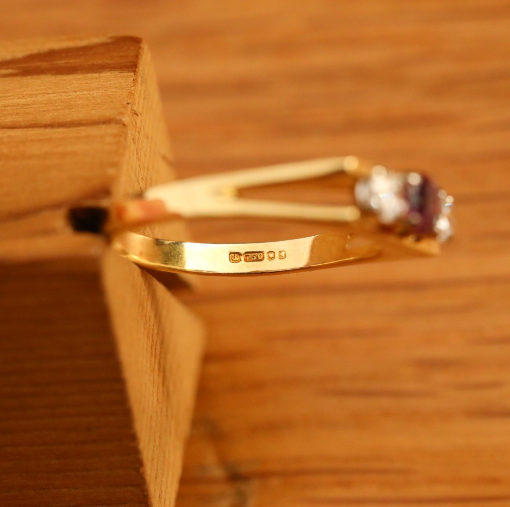 18ct Solid Yellow Gold Ring with a Ruby and Diamo… - image 4