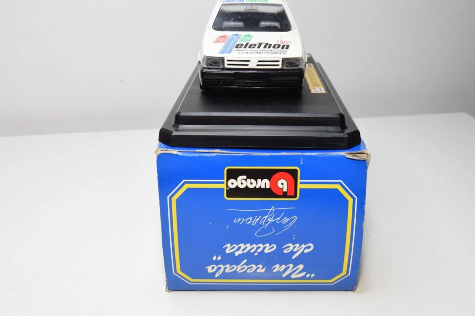 B70 1:24 BBURAGO BURAGO 1595T 1595T TIPO FIAT TELETHON BIANCO COME NUOVO - Immagine 4 di 4