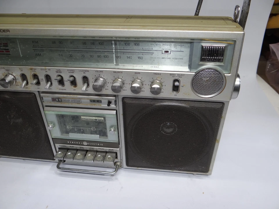 Boombox GE De Colección Modelo No. Reproductor de casete estéreo Dolby AM/FM 3-5286A grabadora Foto 3 de 4