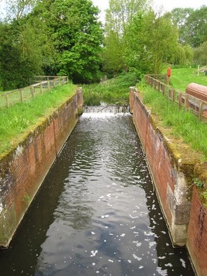 Photo A3 Bosmere Lock Grinstead Hill  c2015