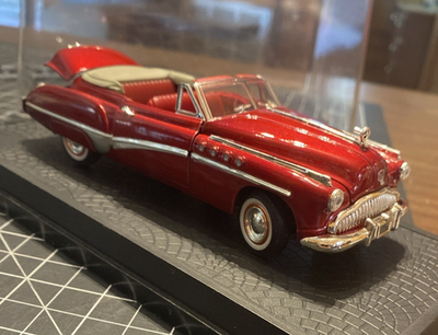 1949 Buick Roadmaster Convertible 1:32 Scale Diecast Model Car