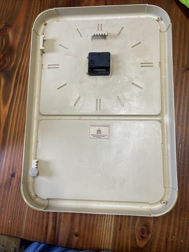 Vintage Joe Camel Cigarette Wall Clock Works Advertising 1991 RJ Reynolds Yellow - Picture 13 of 15