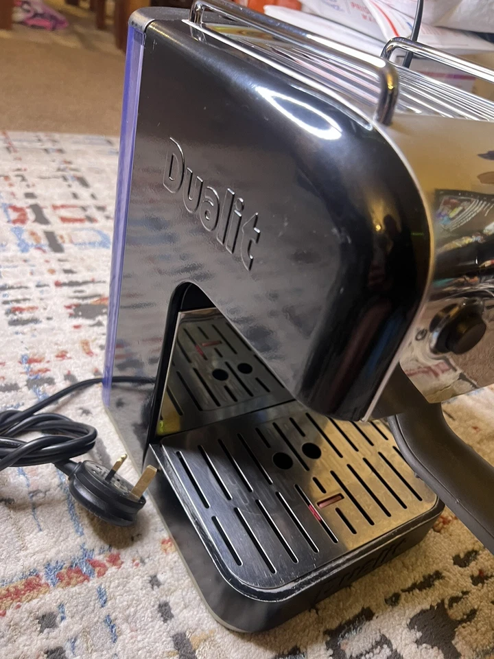 Máquina de té y café automática Dualit Espress negra y plateada DCM3T Foto 4 de 4