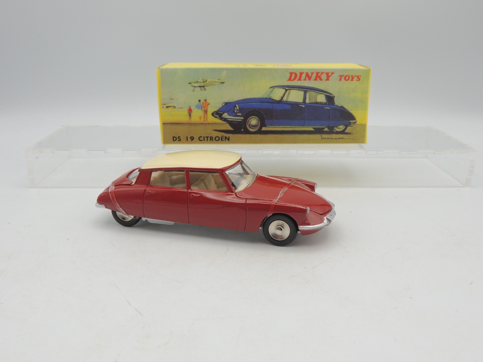 美品　仏製DINKY TOYS CITROEN DS19 ミニカー 美品 仏製DINKY TOYS CITROEN DS19 ミニカー 美品 仏製DINKY TOYS