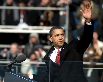 BARACK OBAMA WAVES TO CROWD AFTER 2009 INAUGURAL ADDRESS - 8X10 PHOTO (ZY-622)