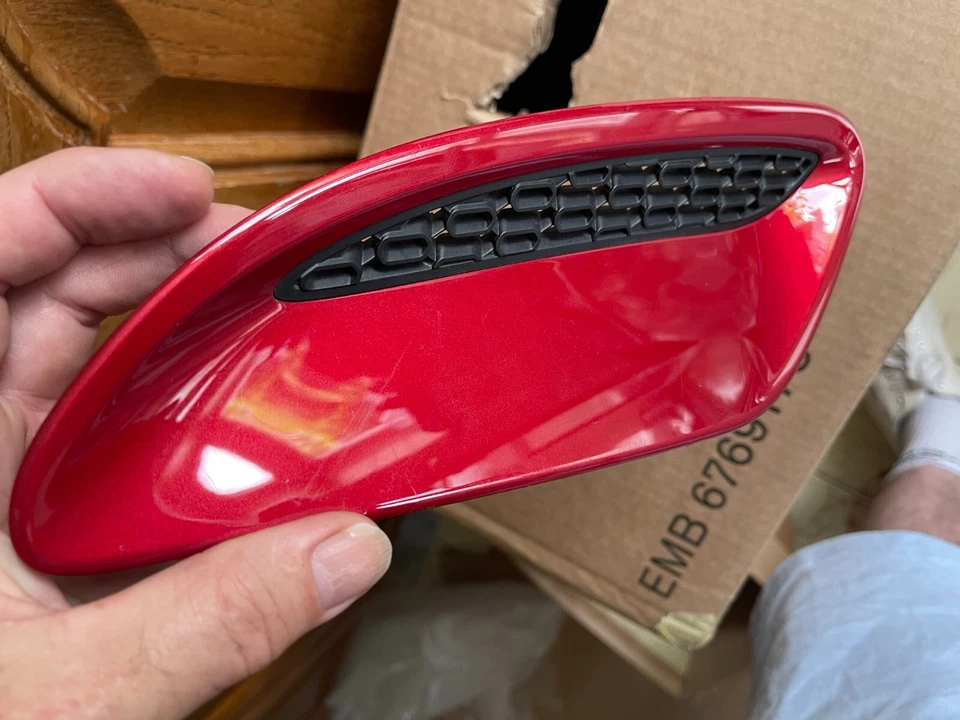 JAGUAR F TYPE R X152 2021 BONNET GRILL VENT N/S LEFT MX53-16C629-CC - Image 2 of 4