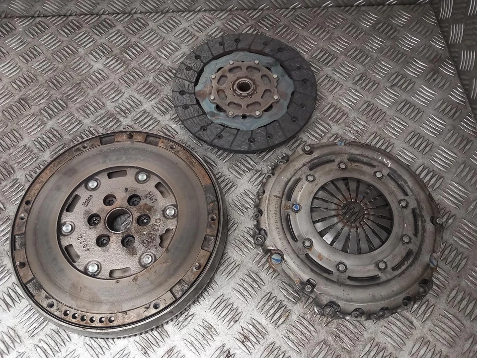 Peugeot 208 Mk1 Flywheel 6 Speed Manual 1.2L Petrol 9848930180 2019 - Image 3 of 4