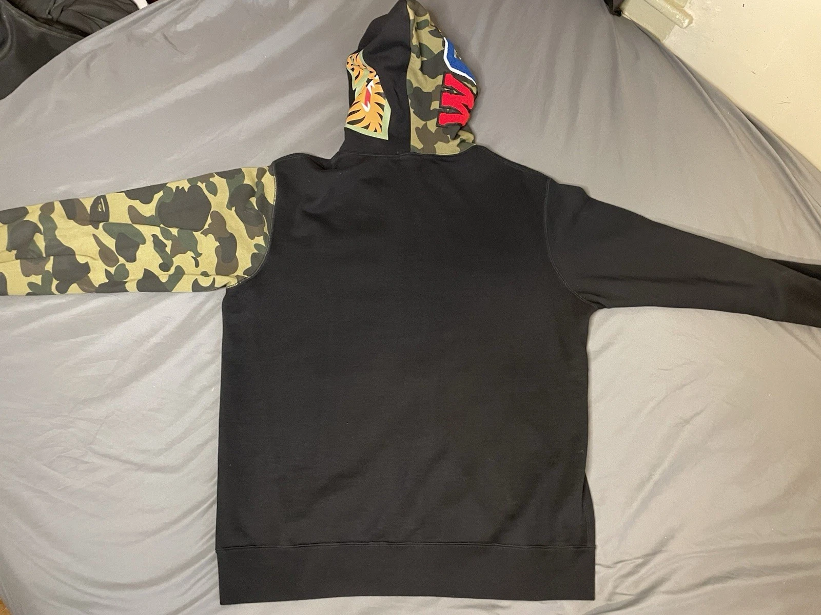 A BATHING APE (BAPE) Felpa con cappuccio A Bathing Ape Bape Shark full zip nera modello mimetico uomo XL