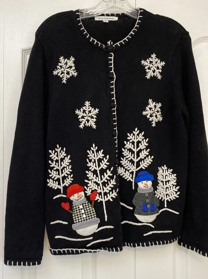 Cárdigan suéter mediano Mercer Street Studio para mujer negro con botones de Navidad Foto 2 de 4