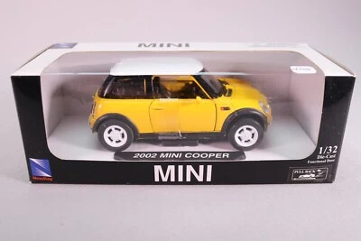 LE7310 NEW-RAY 1/32 1:32 Voiture Mini Cooper 2002 jaune friction - Photo 1/4