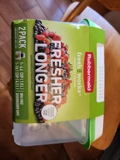 Rubbermaid 2 Piece Set FreshWorks Produce Saver Food Storage Containers - GREEN 