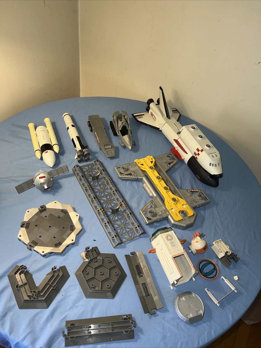 Nasa toys 2008 Mattel Matchbox MBX Mega Rig Space Shuttle Mission