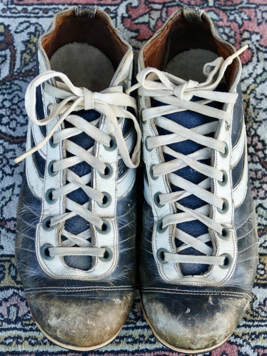 Vintage football cleats black leather Sz 8.5 quick stripe soccer
