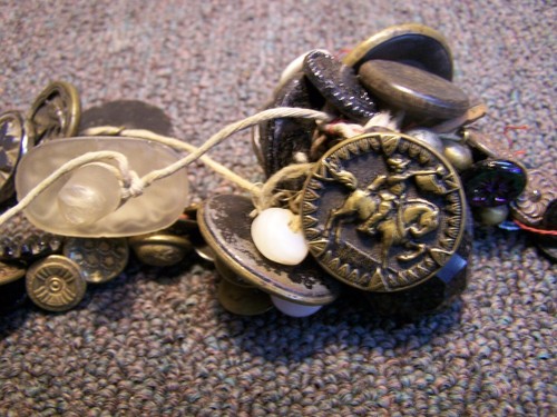 Estate Find Strings Chain Antique Buttons Sewing Mixed Lot - Picture 19 of 24