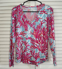 Lilly Pulitzer Size M 100 Pima Cotton Pink  Blue Coral Print KnitV-Neck Top