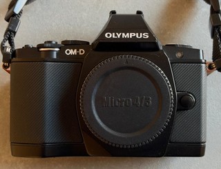 Olympus OM D E M5 fotocamera digitale solo corpo nero buone condizioni