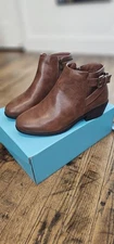 Women's Boots Size 8.5W Vepose Ankle Boots Faux Leather Side Zip Cognac.