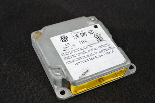 VW Golf 4 Passat 3B Bora Steuergerät Airbag Airbagsteuergerät 1J0909607 (#961)