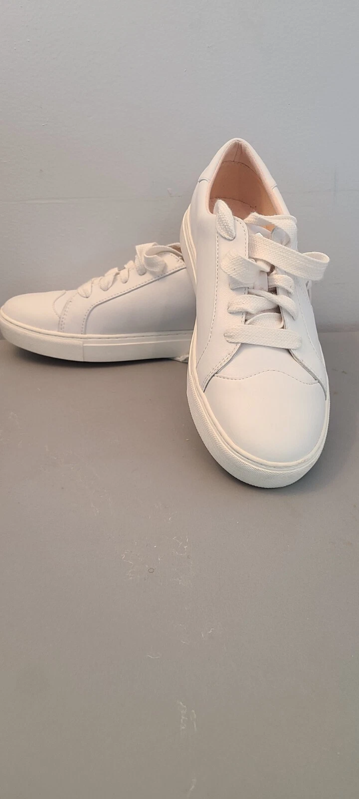 Sneakers da donna bianche Kate Spade Angelise taglia 9 5B in pelle forate