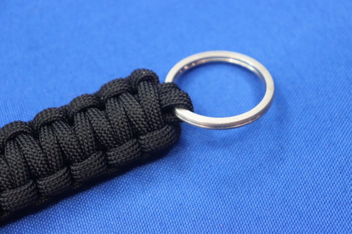 OAKLEY Paracord Keychain w/ SHACKLE & Loop Black Metal Alloy OAKLEY Paracord Keychain w/ SHACKLE & Loop Black Metal Alloy