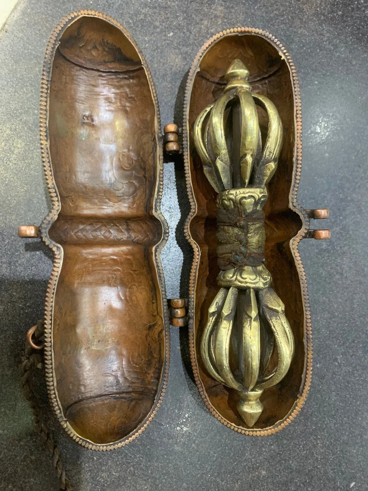 7.9 Inchs Excellent Large Tibetan Brass Hand Made Buddhist Artifact W/Brass Box - Image 3 of 4