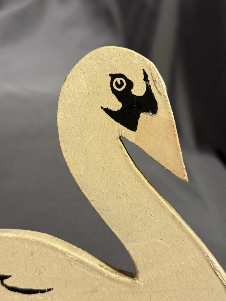 Sweet Antique Folk Art Painted Wooden Swan Door Stop - Image 2 of 4