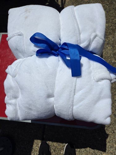 Bliss His & Hers Robe & Slipper Set New White 1 each robe size s/m & l/xl - Picture 5 of 5