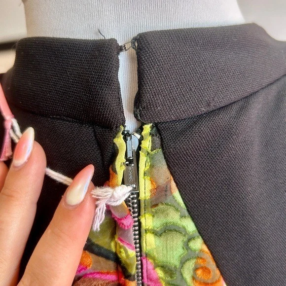 Vestido vintage de finales de los 60/principios de los 70 psicodélico con panel flocado con corpiño elástico XL Foto 2 de 4