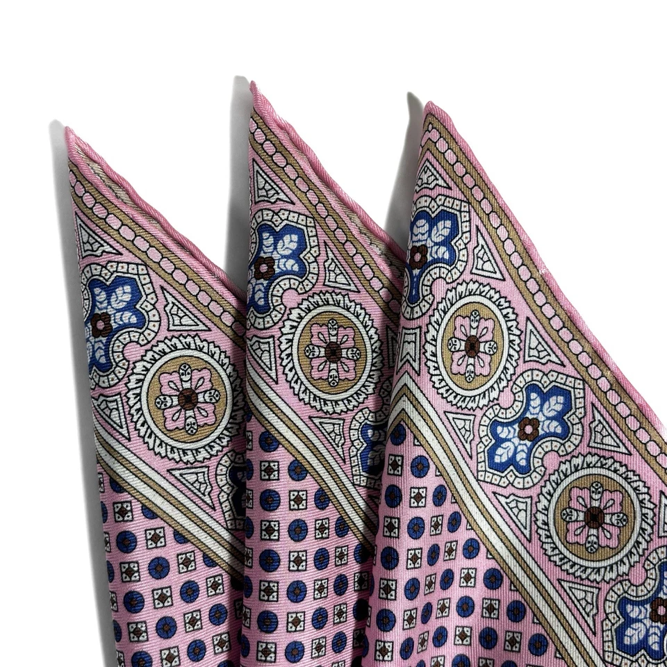 Cuadrado de bolsillo de seda floral rosa claro (hecho a mano en Inglaterra) Foto 2 de 4