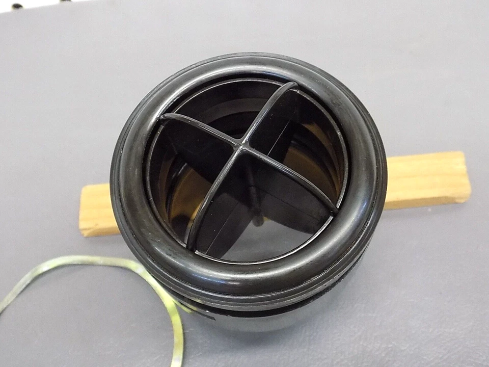 1974 Mercedes Benz 450SL вентиляционная решетка - Изображение 4 из 4